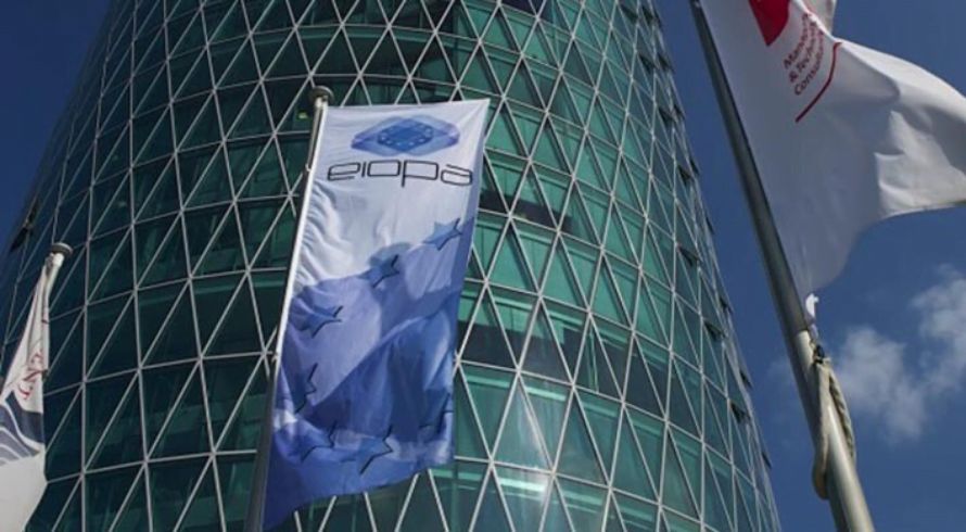 H Τράπεζα της Ελλάδος ενημερώνει ότι η Ευρωπαϊκή Αρχή Ασφαλίσεων και Επαγγελματικών Συντάξεων (EIOPA) ανακοίνωσε τη διενέργεια έρευνας σχετικά με την πιθανή προσφορά Παν-Eυρωπαϊκών Προσωπικών Συνταξιοδοτικών Προϊόντων (Pan-European Personal Pension Product - PEPP). Η Ευρωπαϊκή Αρχή Ασφαλίσεων και Επαγγελματικών Συντάξεων (EIOPA) με ανακοίνωσή της αναγγέλλει την έναρξη της ευρωπαϊκής άσκησης προσομοίωσης ακραίων καταστάσεων (stress test) για τον ασφαλιστικό κλάδο. Τις 7 βασικές κατευθυντήριες γραμμές για την υποβολή εποπτικών εκθέσεων για το Πανευρωπαϊκό Προσωπικό Συνταξιοδοτικό Προϊόν (PEPP) ανακοίνωσε η EIOPA, προκειμένου να διασφαλίσει την ενιαία, ομοιόμορφη και συνεπή εφαρμογή των ρυθμίσεων περί υποβολής εποπτικών εκθέσεων PEPP.