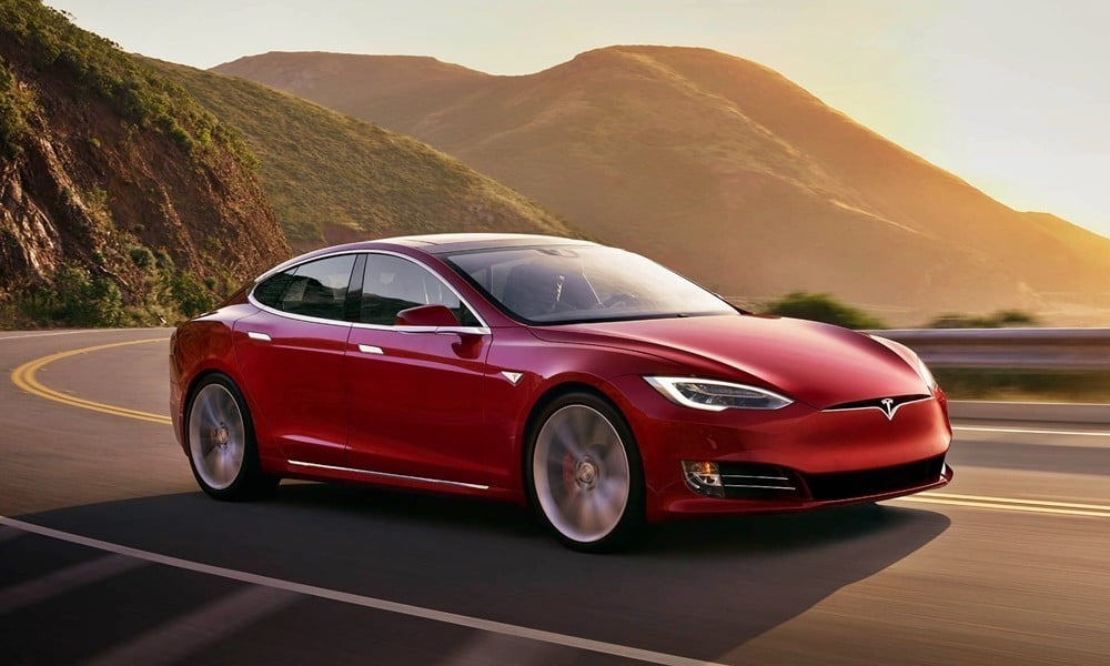 H Tesla καλείται να αποζημιώσει χιλιάδες ιδιοκτήτες αυτοκινήτων της