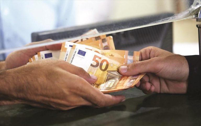 Συνολικά εκτιμάται ότι θα καταβληθούν περί τα 1,7  δισ. ευρώ σε 3,8 εκατ. περίπου δικαιούχους.
