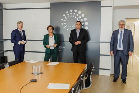 Μνημόνιο Συνεργασίας υπέγραψαν το Τμήμα Ασφαλιστικής & Στατιστικής Επιστήμης του Πανεπιστήμιου Πειραιώς & η Ένωση Ασφαλιστικών Εταιριών Ελλάδος 1 Μνημόνιο Συνεργασίας υπέγραψαν το Τμήμα Ασφαλιστικής & Στατιστικής Επιστήμης του Πανεπιστήμιου Πειραιώς & η Ένωση Ασφαλιστικών Εταιριών Ελλάδος