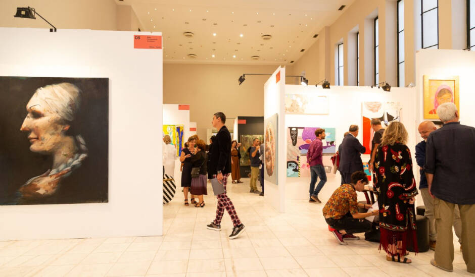 Η ολοκλήρωση της Art Athina 2022, έπειτα από την δίχρονη δια ζώσης απουσίας της από την Αθηναϊκή εικαστική σκηνή, στέφθηκε με επιτυχία και μας έφερε πάλι κοντά με τον κόσμο της Τέχνης.