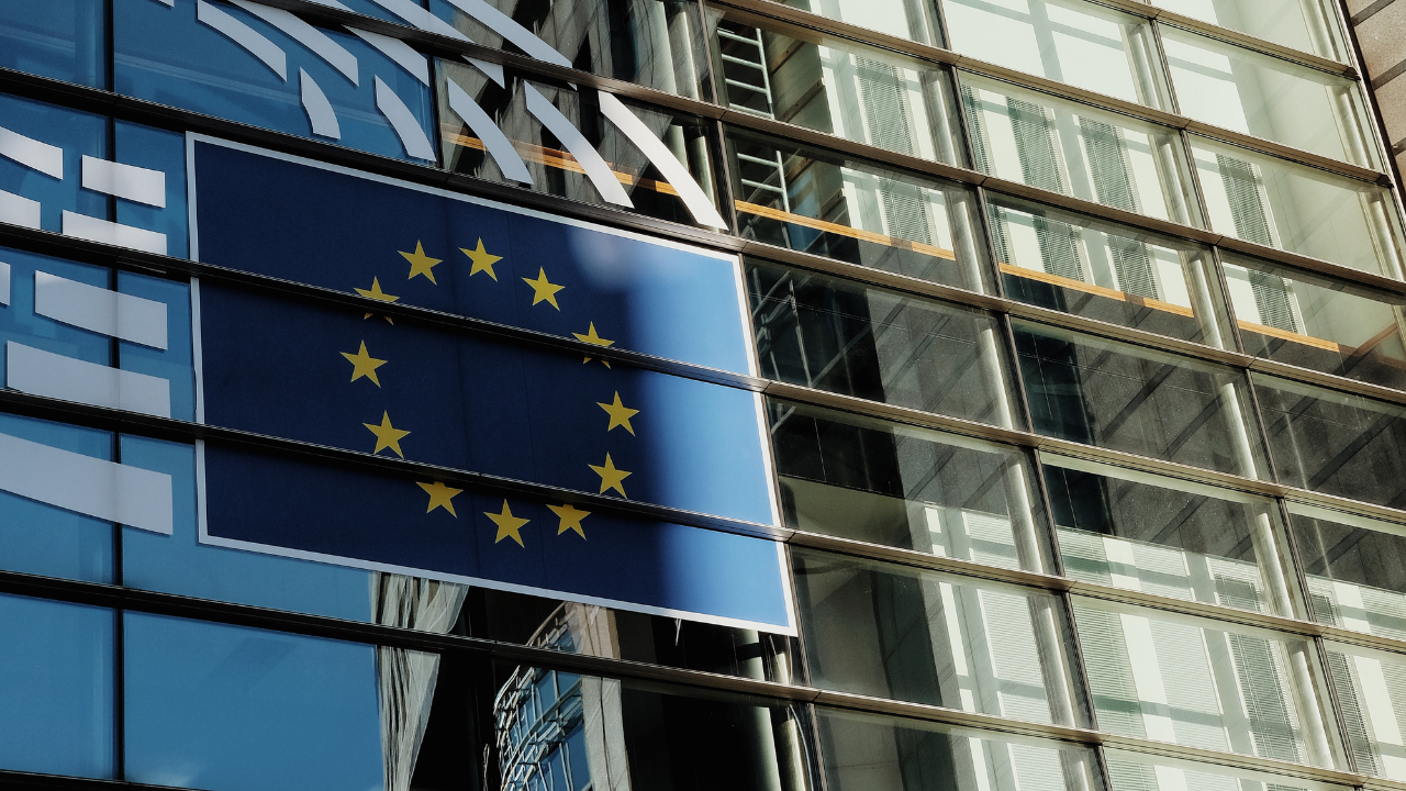 Οδηγία για τις εξ' αποστάσεως συμβάσεις χρηματοοικονομικών υπηρεσιών, Γιώργος Νίκος