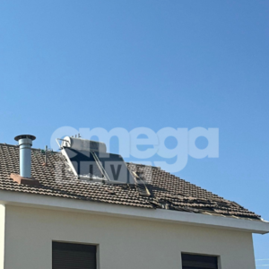 Λευκωσία: Ντεπόζιτο «προσγειώθηκε» σε αυλή οικίας λόγω ανεμοστρόβιλου 2 Λευκωσία: Ντεπόζιτο «προσγειώθηκε» σε αυλή οικίας λόγω ανεμοστρόβιλου