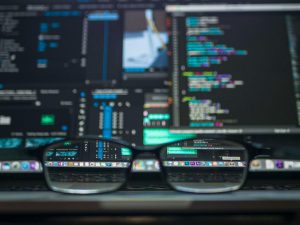 Η ασφαλιστική βιομηχανία το 2025: Νέες τεχνολογίες και καινοτομίες μεταμορφώνουν τον κλάδο